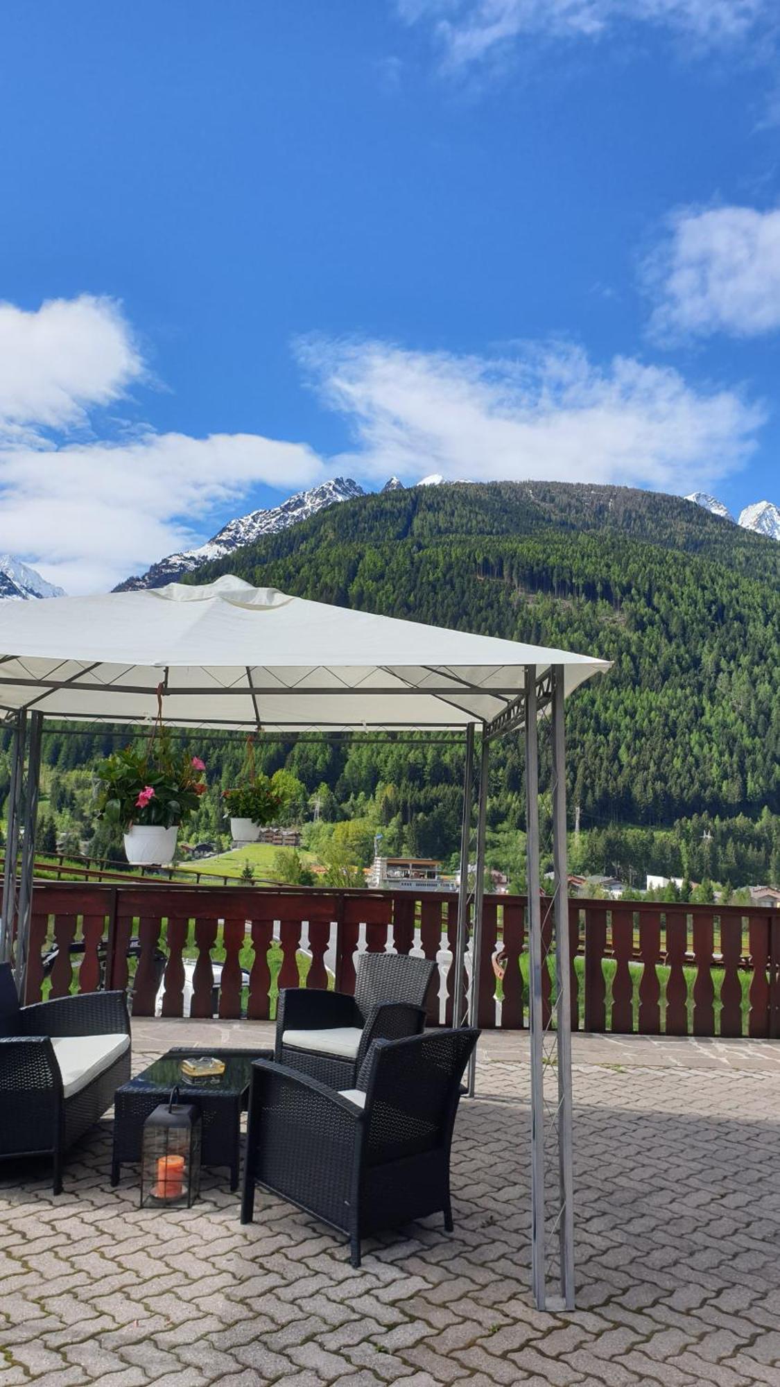 Hotel Veduta Dell'Adamello Temù Εξωτερικό φωτογραφία
